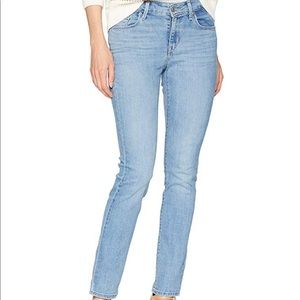 Mid-rise slight curve light wash jeans